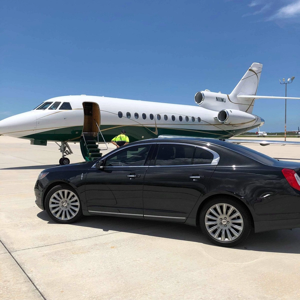 Trusted airport transfer Naples FL with private airport taxi service